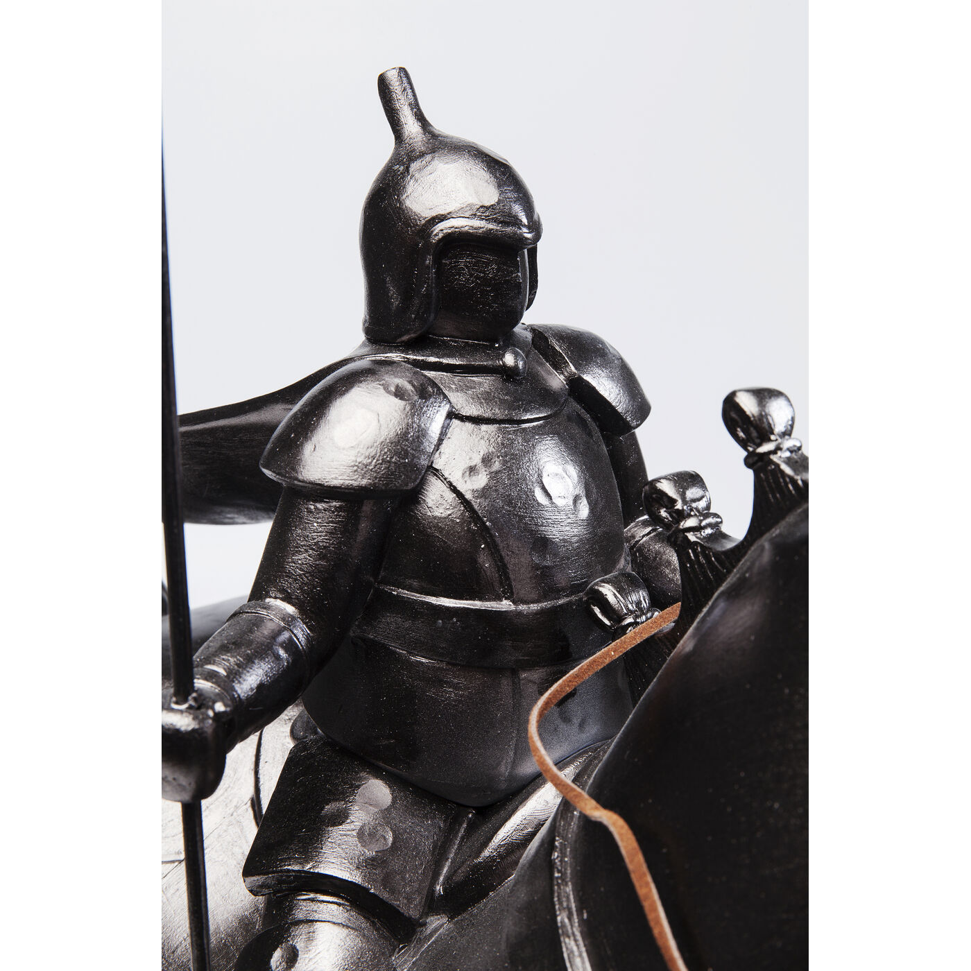Фигура декоративная Black Knight