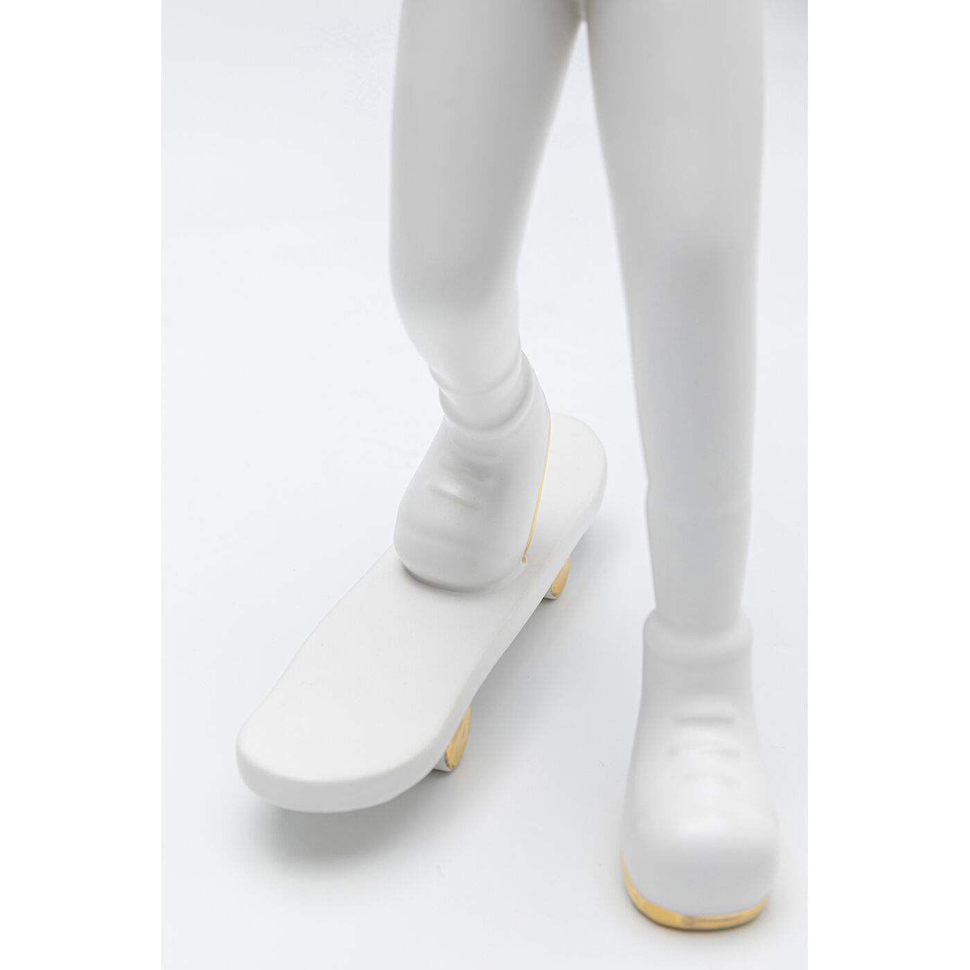 Фигура декоративная Skating Astronaut White 33 см