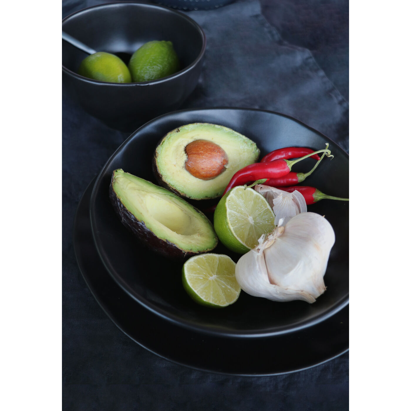 Тарелка глубокая Organic Black Ø22 см
